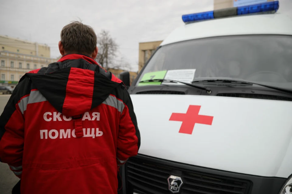 Сибиряк удерживал бригаду скорой помощи в квартире и угрожал медикам ножом