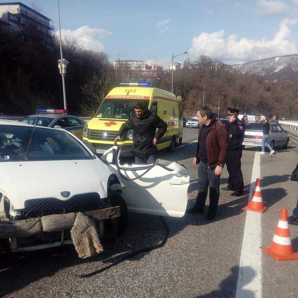 Подробности жуткой аварии на улице Транспортной в Сочи: погибли отец и  трехмесячная дочь - KP.RU