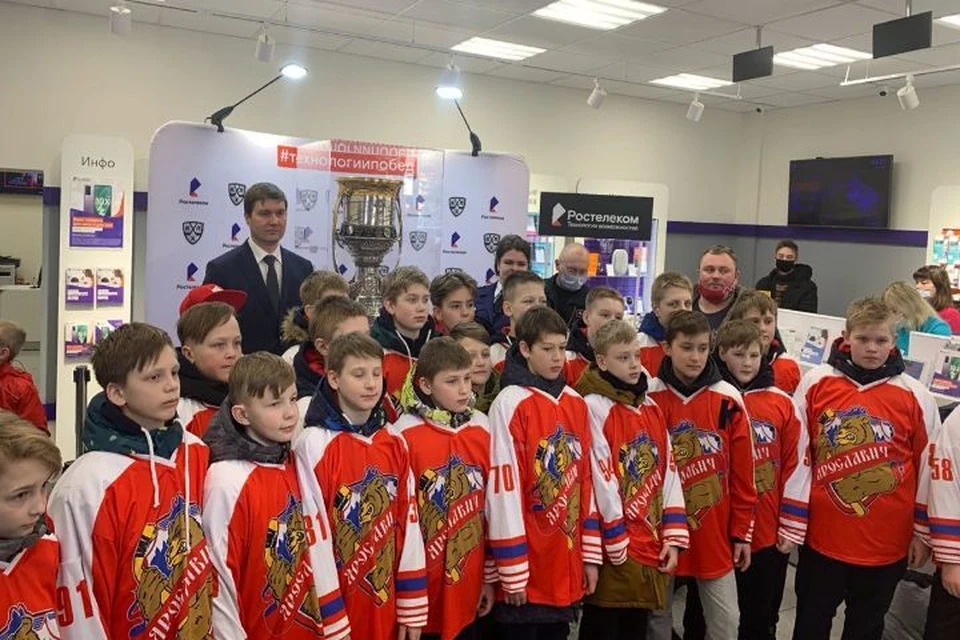 В Ярославле болельщики увидели главную хоккейную награду