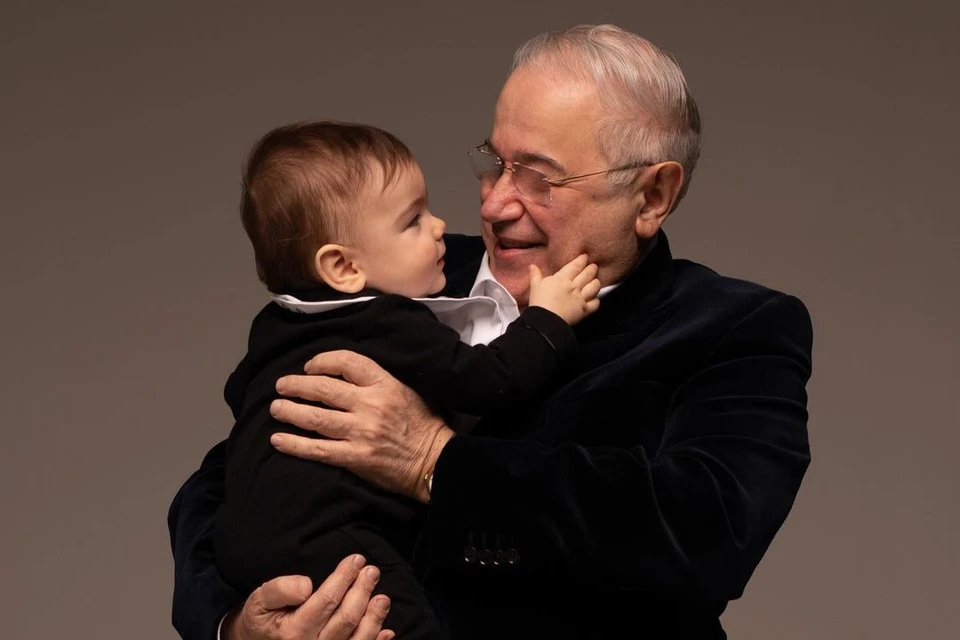 Фото Евгения Петросяна с сыном растрогало поклонников