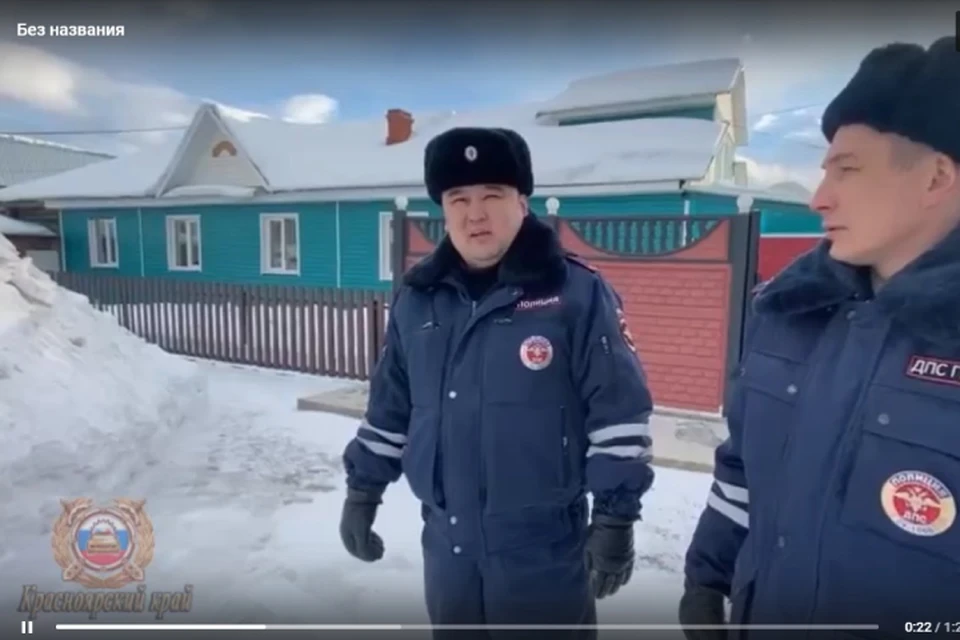 Автоинспекторы в Красноярском крае нашли в снегу замерзающего мужчину