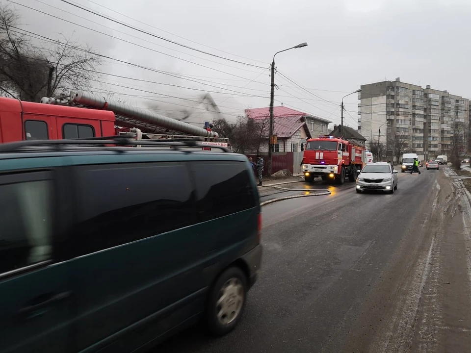К ликвидации пожара принимали участие 16 человек и шесть единиц техники