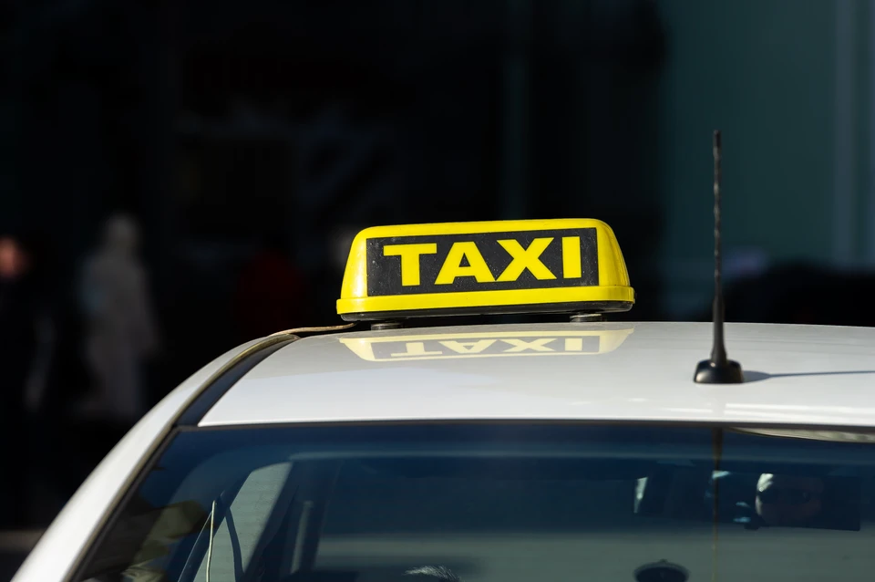 Смольный хочет запретить повывать цены на такси во время ЧП с общественным транспортом в Петербурге