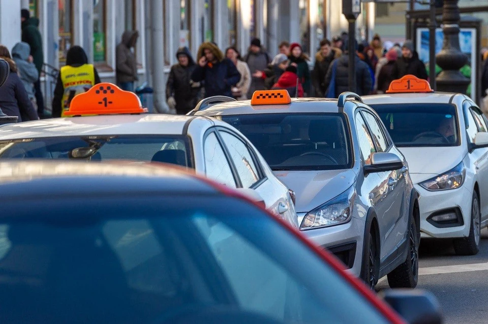 В Петербурге могут запретить такси повышать цены во время нештатных ситуаций.