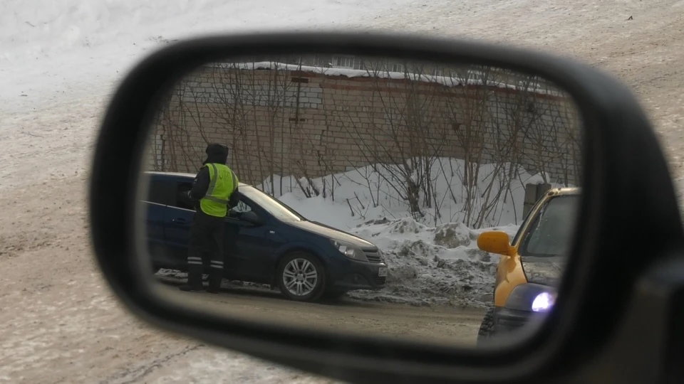 В Ишиме сотрудники ГИБДД выявили 41 нарушение ПДД во время сплошной проверки.