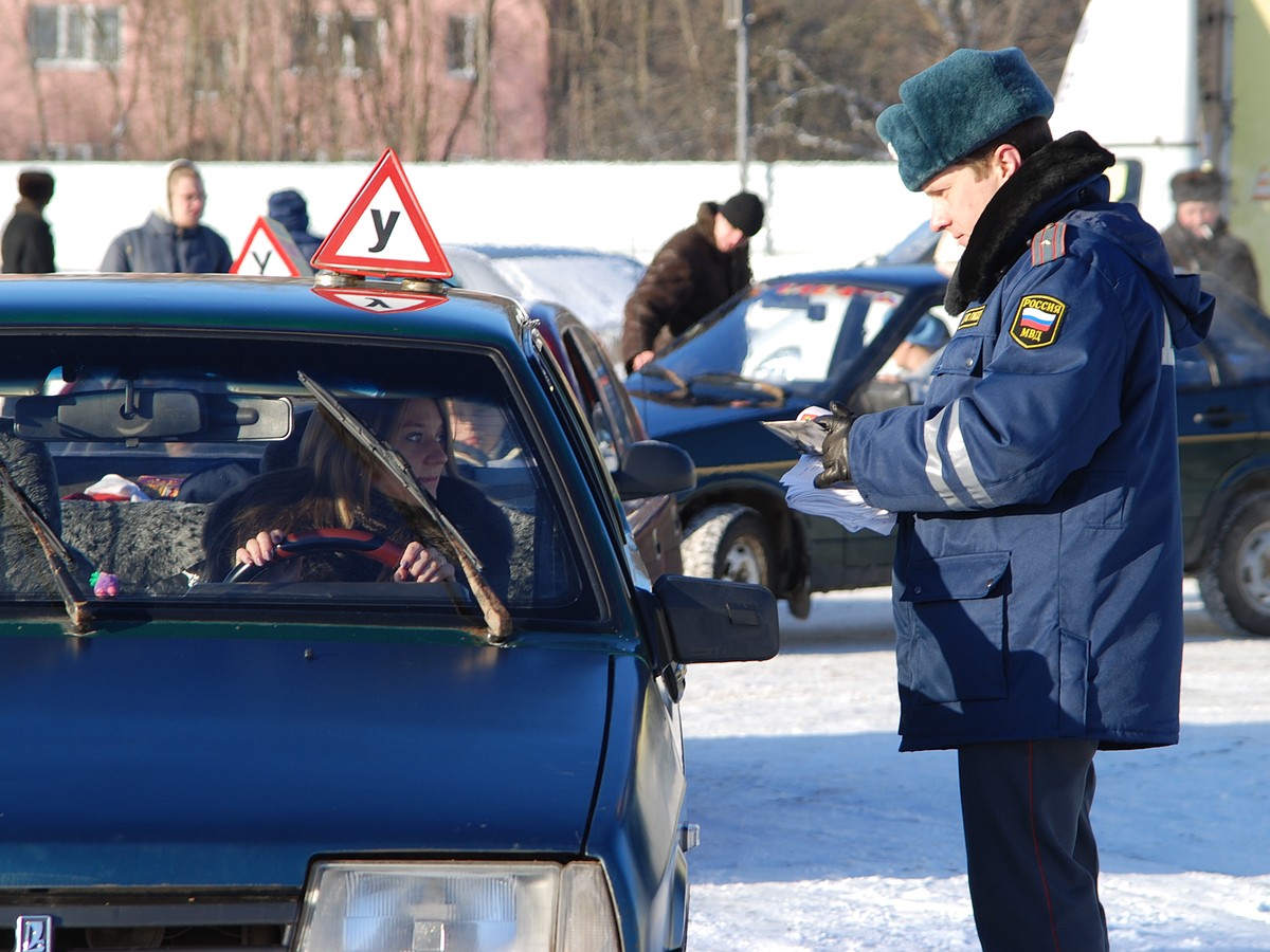 Инструктор автошколы Челябинска о новых правилах сдачи экзаменов на права:  «Инспектор «на педалях» вызывает большие споры» - KP.RU