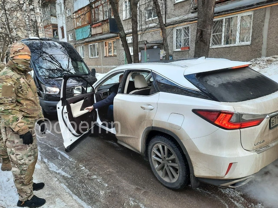 УФСБ проводит обыск в отделе ГИБДД Дзержинска. ФОТО: СУ СК РФ по Нижегородской области