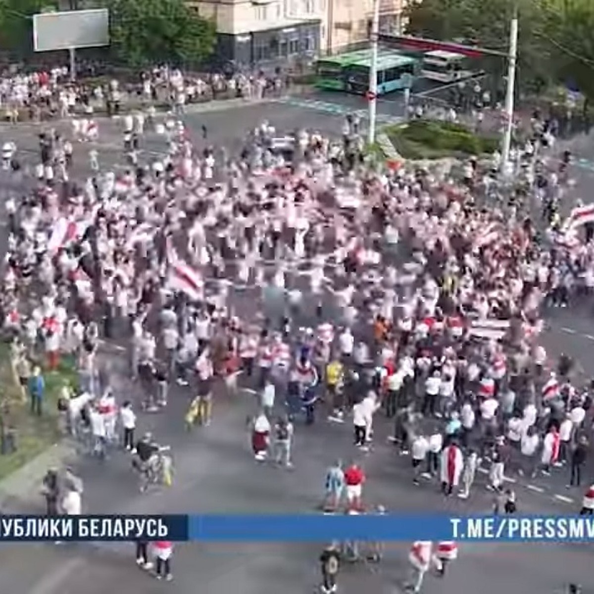 Появилось видео МВД с протестов в Бресте: люди водили хоровод, как на  Купала, на проезжей части - это уголовное дело - KP.RU