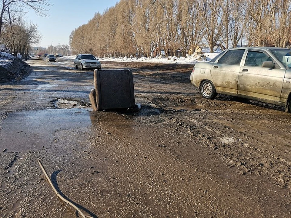 На дороге огромные ямы, ездить там небезопасно