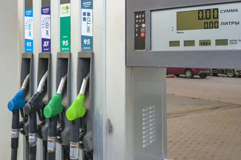Средние цены на бензин в России выросли на 12 копеек за неделю.