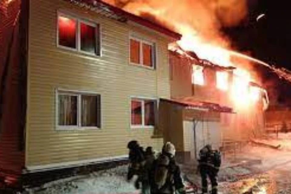 Из-за пожара 22 человека остались без крова. Фото: МЧС по Мурманской области