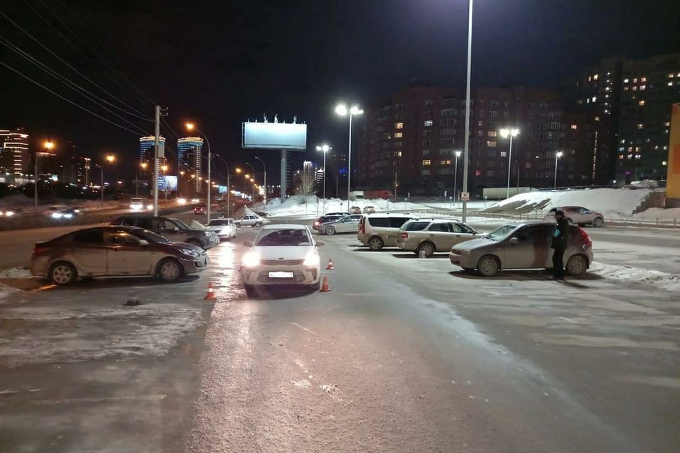 В Центральном районе Новосибирска иномарка сбила 10-летнего мальчика, переходившего дорогу. Фото: Госавтоинспекция по Новосибирску