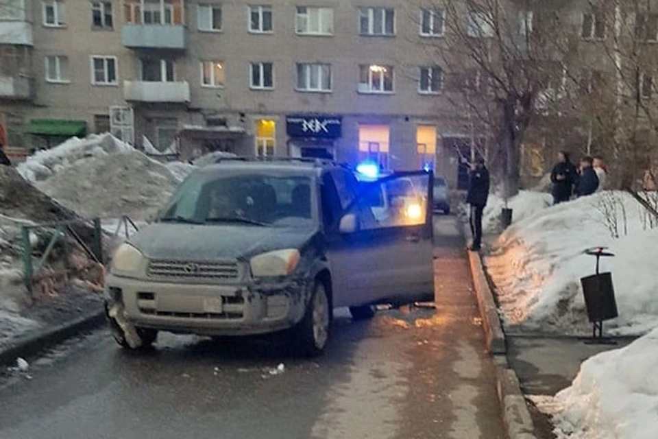 Пешеход попал под колеса автомобиля во дворе дома. Фото: vk.com/act54