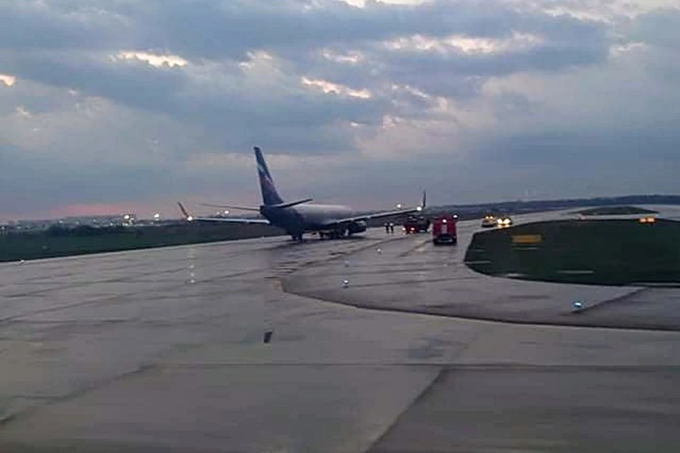 Самолет с неисправными закрылками. Фото предоставлено "Комсомольской правде" - Кубань" пресс-службой аэропорта Краснодар