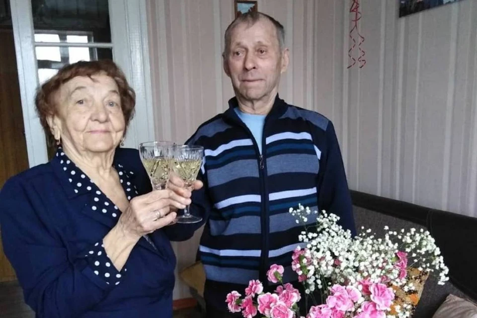 Нина Толкачева и Анатолий Чесноков вместе сходили на вакцинацию и оба чувствуют себя бодро. Фото: личный архив.