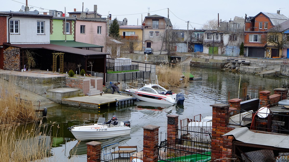 Дети воды: Семь историй калининградцев, променявших квартиры на эллинги -  KP.RU