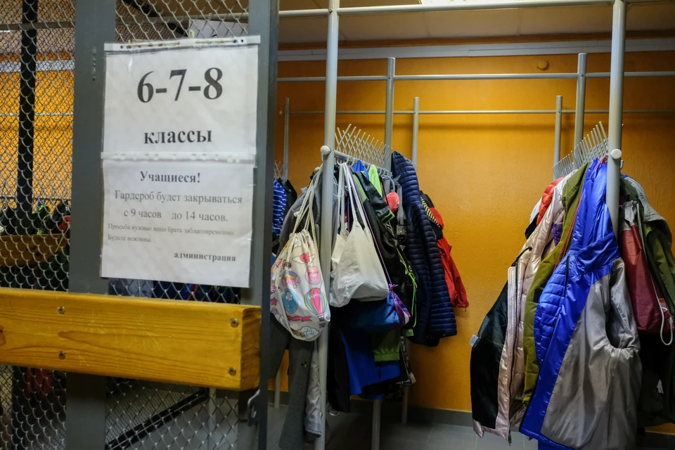 В Новой Охте у детей возникли проблемы сов входом в школу.