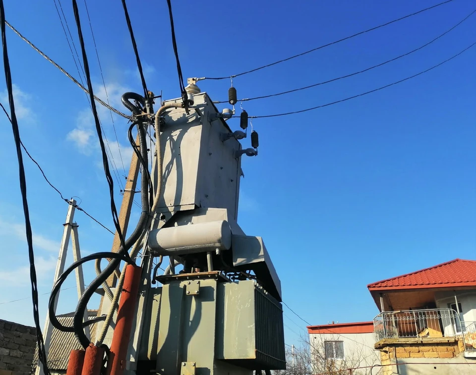 На полуострове ремонтируют трансформаторы и другое оборудование.