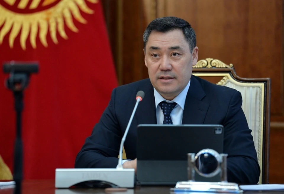 Президент наградил отличившихся кыргызстанцев.