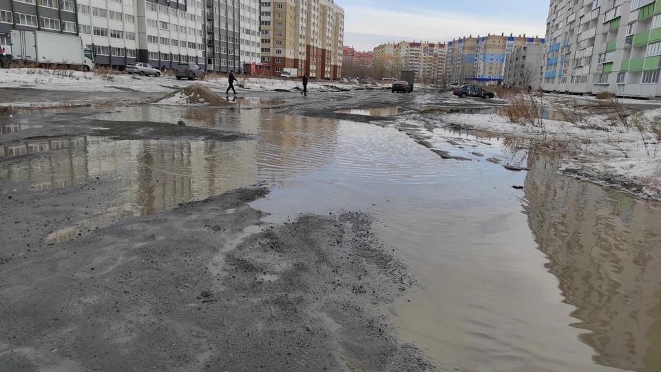 В конце марта из-за таяния снега у жителей микрорайона Чурилово окончательно лопнуло терпение. Фото: Александр Жуков / vk.com
