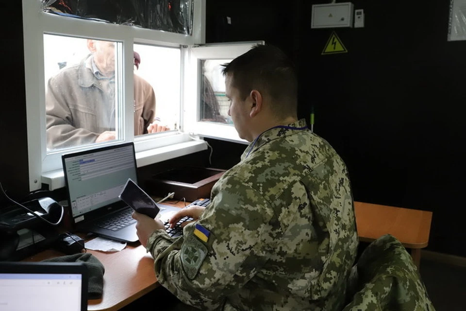В поездки на Украину лучше не брать с собой документы ДНР. Фото: ГПСУ