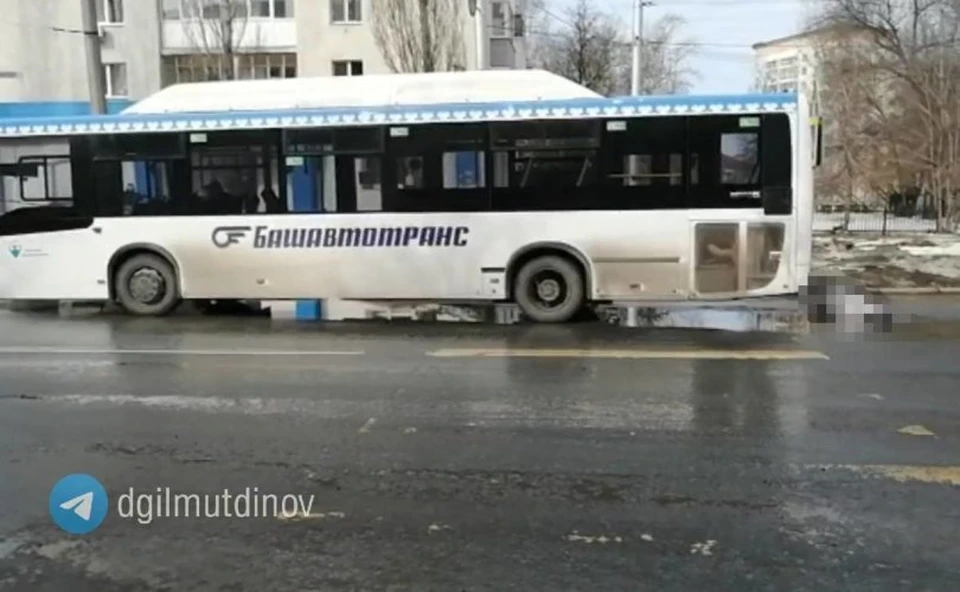 На месте ДТП работают сотрудники полиции, начато разбирательство.