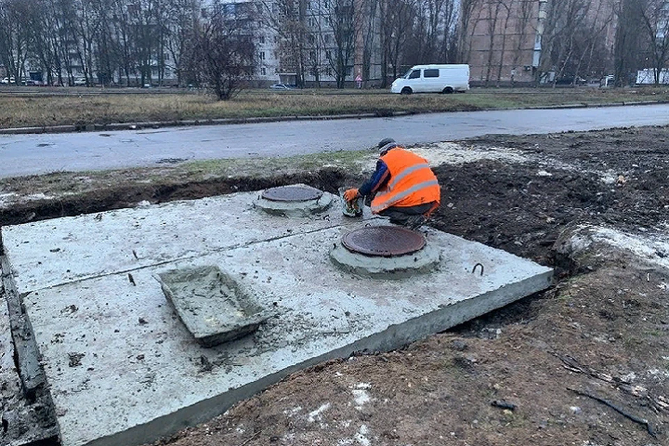С наступлением теплой погоды ремонтники приступят к восстановлению асфальтового покрытия, поврежденного при замене водопроводных сетей. Фото: сайт администрации города Донецка