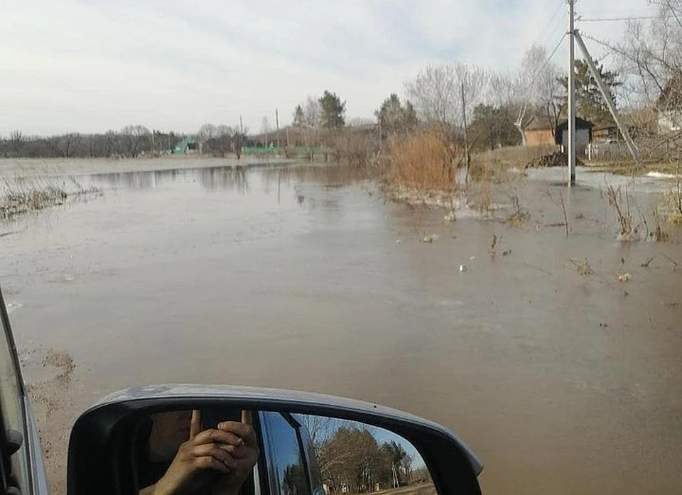 Проезд к селу затопило. Фото: Instagram/vseobovsem_lesozavodsk