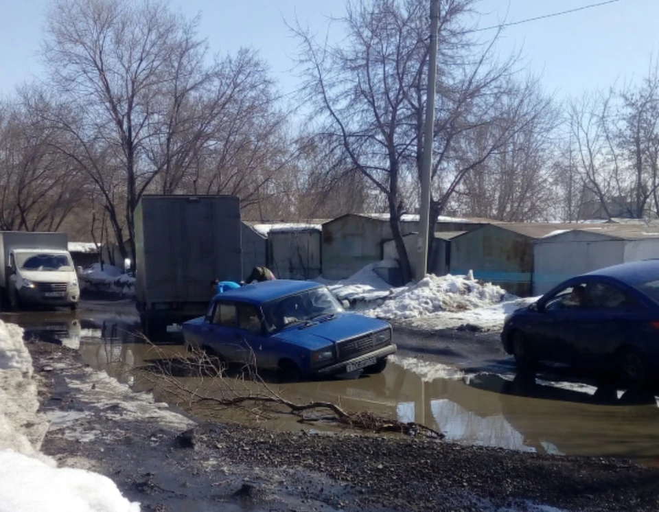 Этому водителю легковушки не повезло.