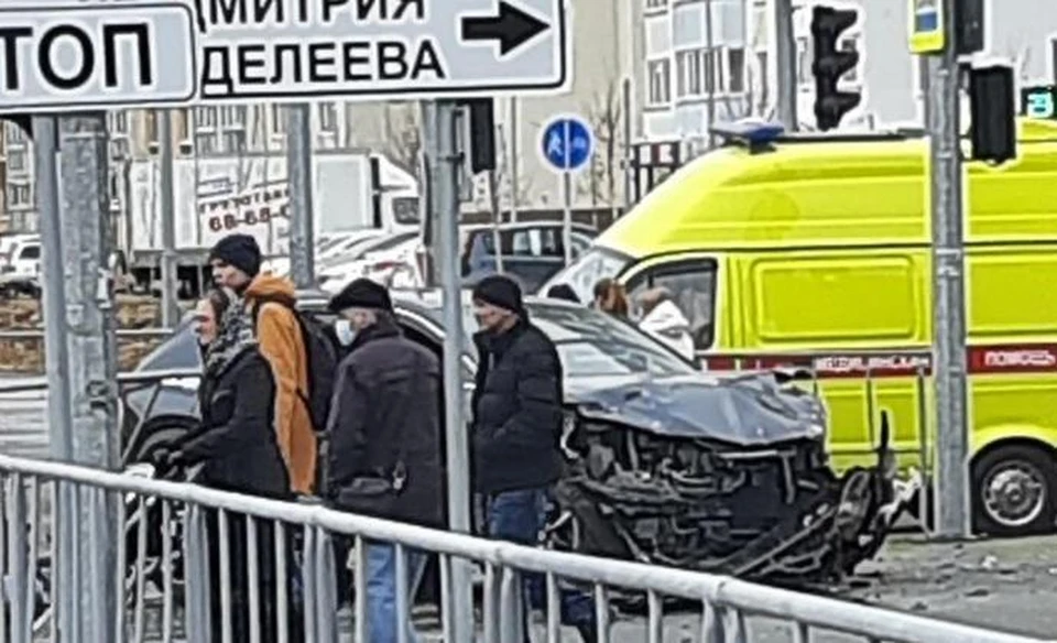 В ДТП на Менделеева – Федорова в Тюмени пострадали четыре человека. Фото - "Авто Тюмень".