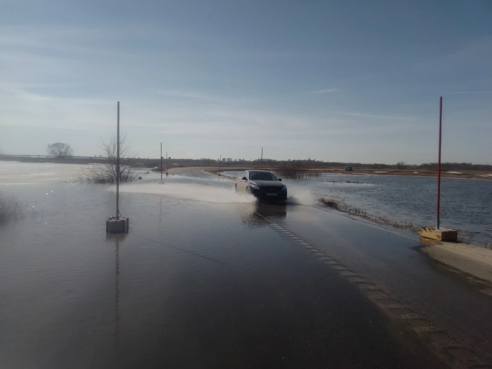 Вода начала отрезать от областного центра села Рязанского района.