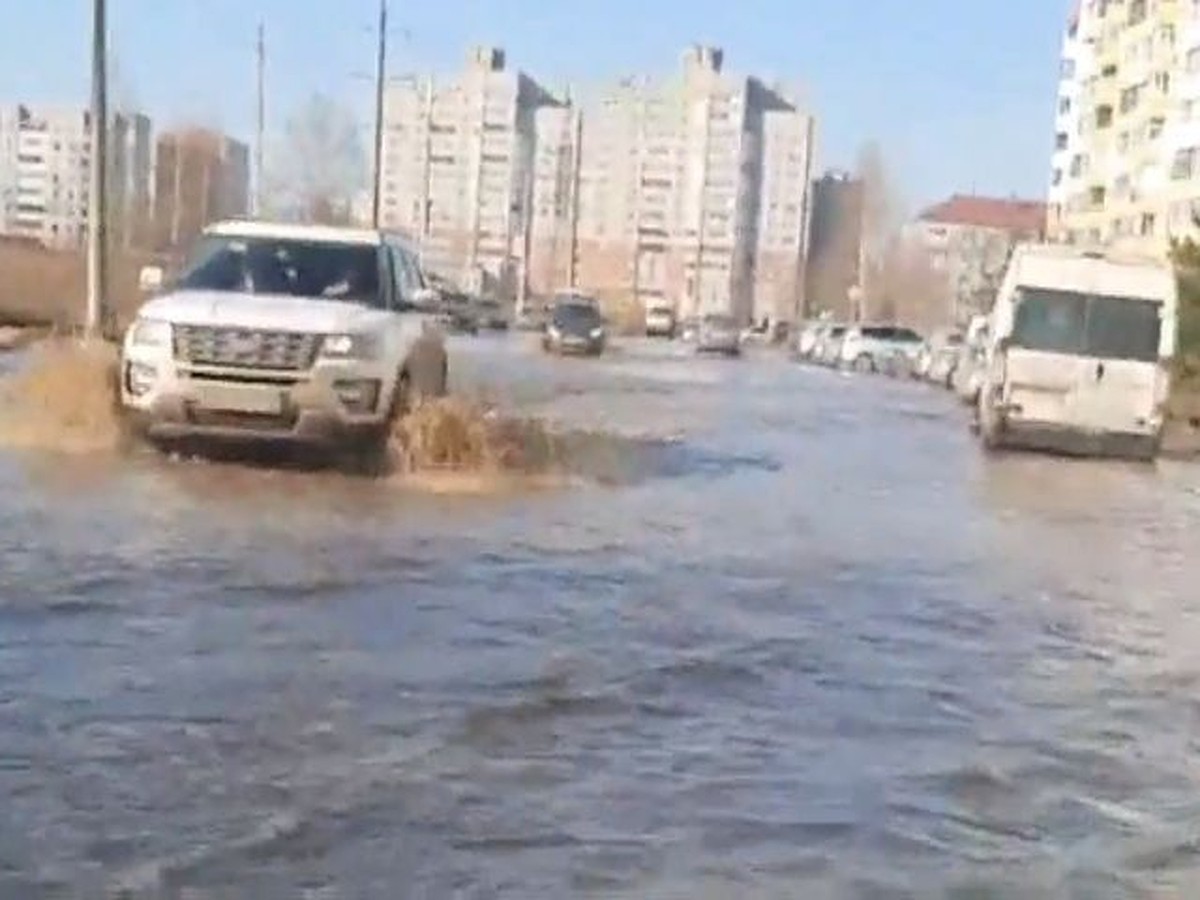 В Ярославле затопило улицу Папанина - KP.RU