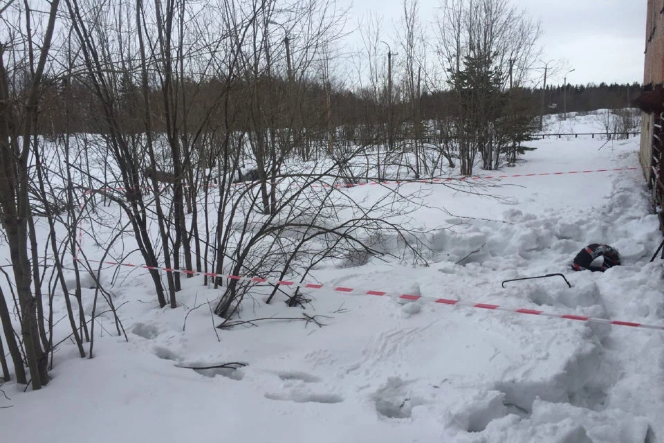 Молодой человек провел в колодце около получаса. Фото: "Дважды два"