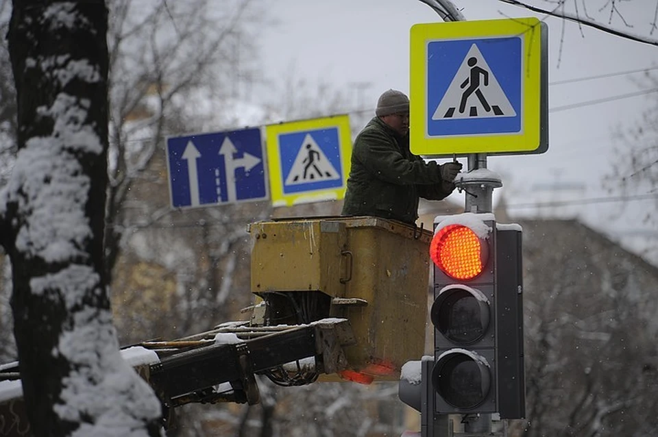 Светофор должен заработать уже к обеду.