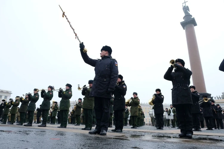 На Дворцовой площади прошла репетиция военного оркестра к 9 мая