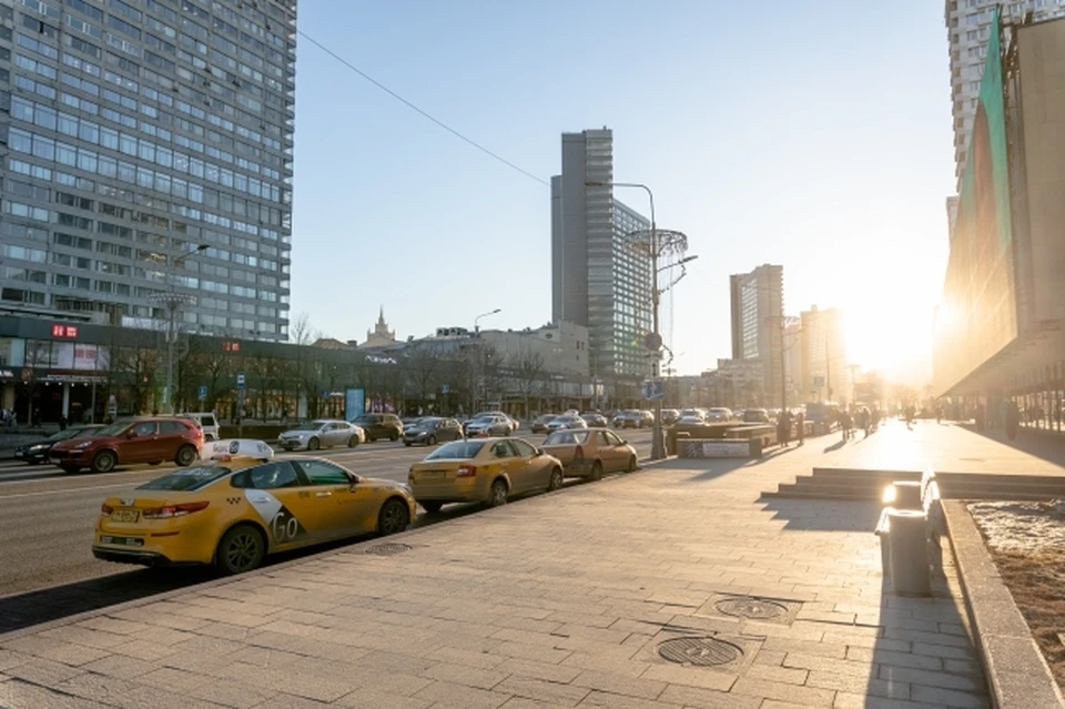 Смолянин за поездку на такси из Москвы в Смоленск заплатил 10 тысяч рублей.