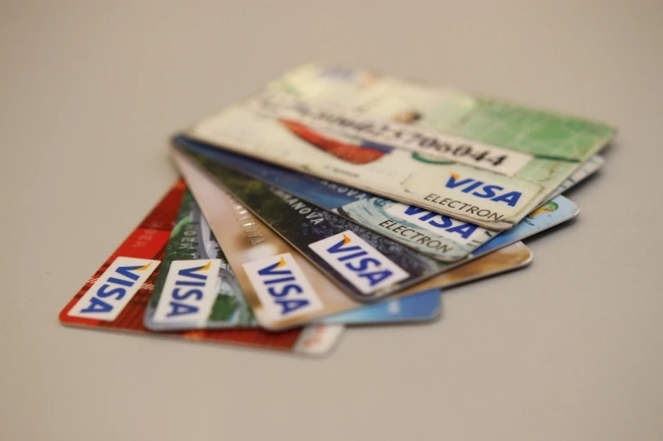 В Кремле допустили ограничение использования Visa и Mastercard