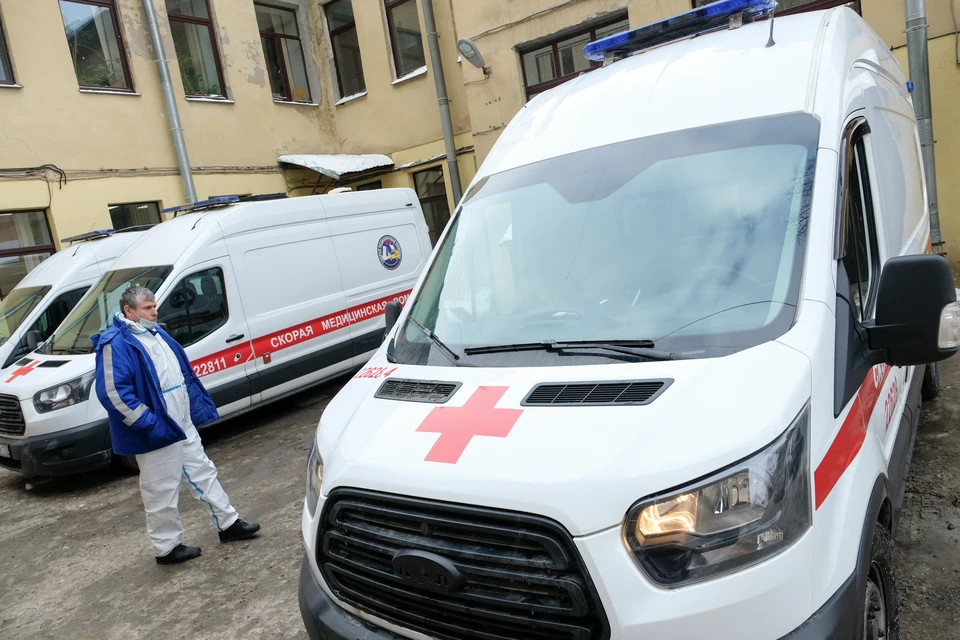 Пятилетний мальчик упал с лестницы третьего этажа в петербургской многоэтажке