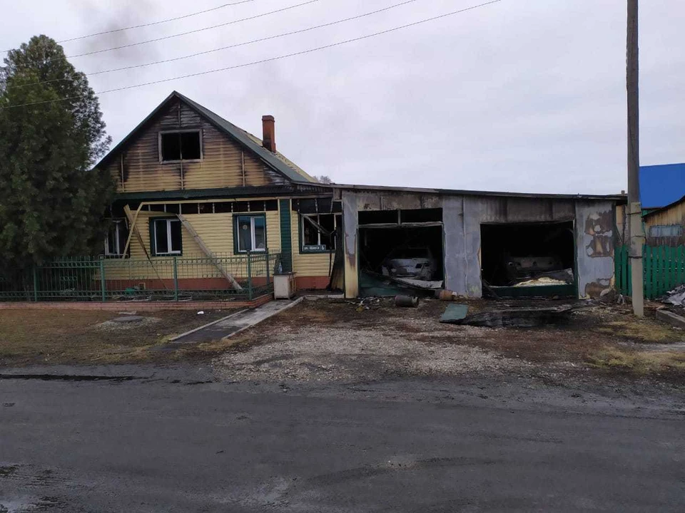 Общая площадь пожара составила 218 кв. м. Фото: пресс-служба ГУ МЧС России по Томской области.
