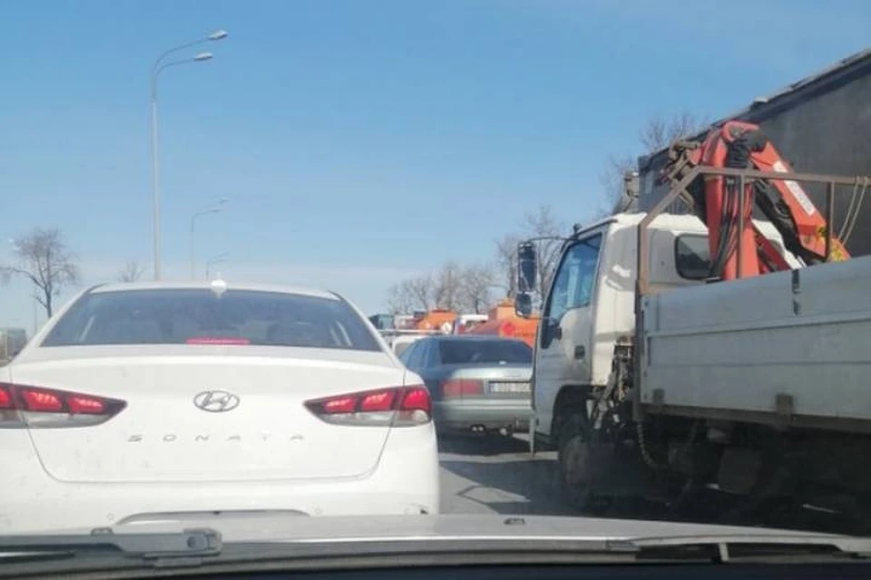 Автомобилисты пожаловались на большую пробку на Пулковском шоссе 15 апреля