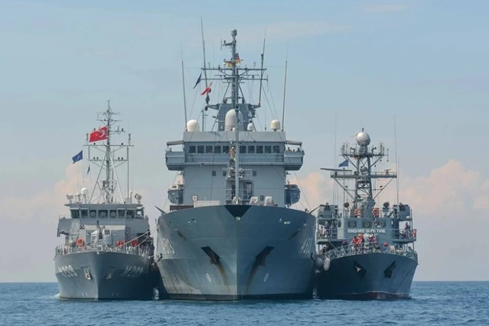 По мнению политолога, закрытая акватория для иностранных военных кораблей – отличная демонстрация России своих возможностей