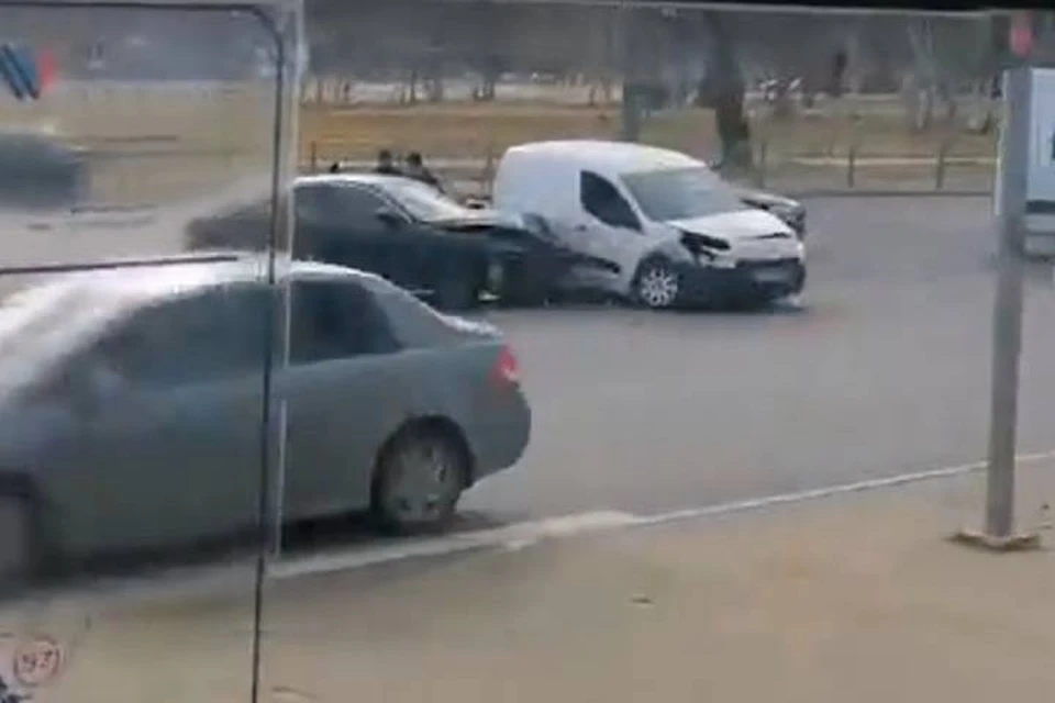 Светлановский и Тихорецкий проспекты встали из-за двух ДТП утром 19 апреля