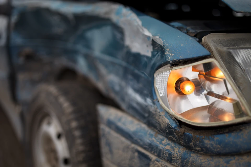 В Кузбассе дорожники заплатят жительнице почти 400 000 рублей за разбитый автомобиль.