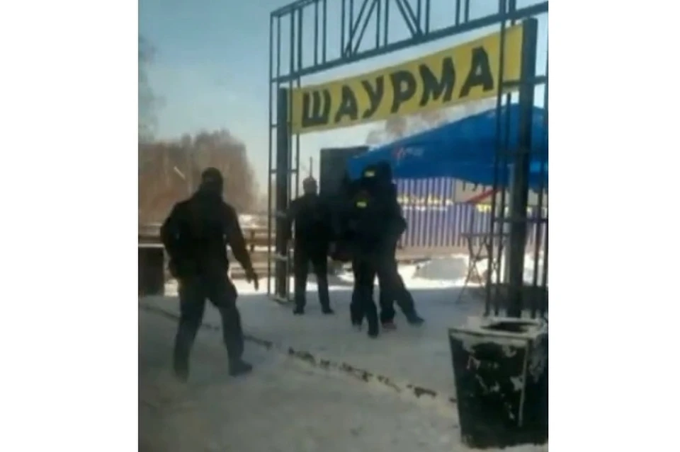 Под Рязанью возле палатки с шаурмой взяли крупных наркоторговцев.
