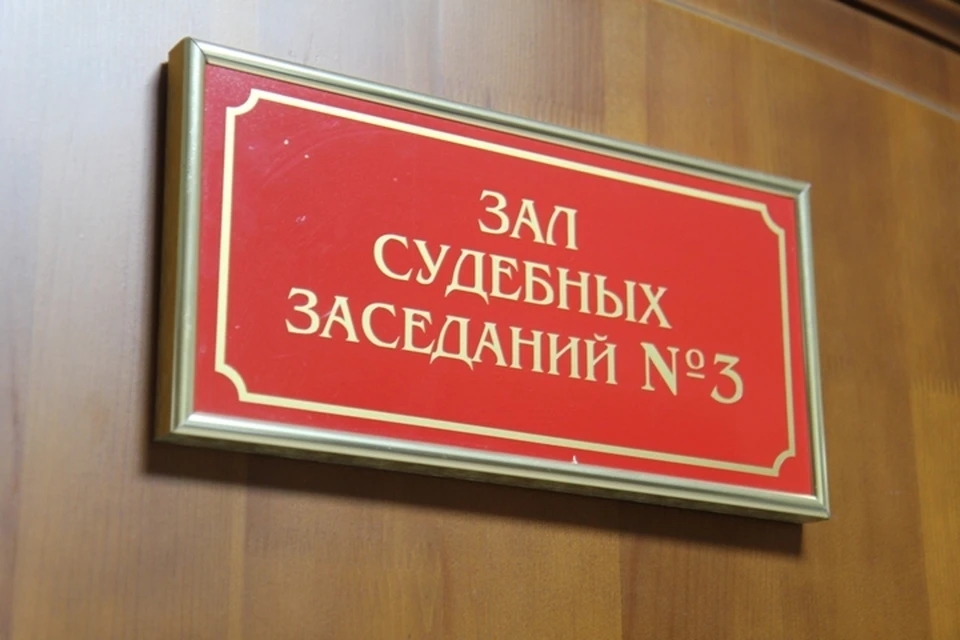 Молодую учительницу в Шелехове будут судить за кражу телефона у школьника