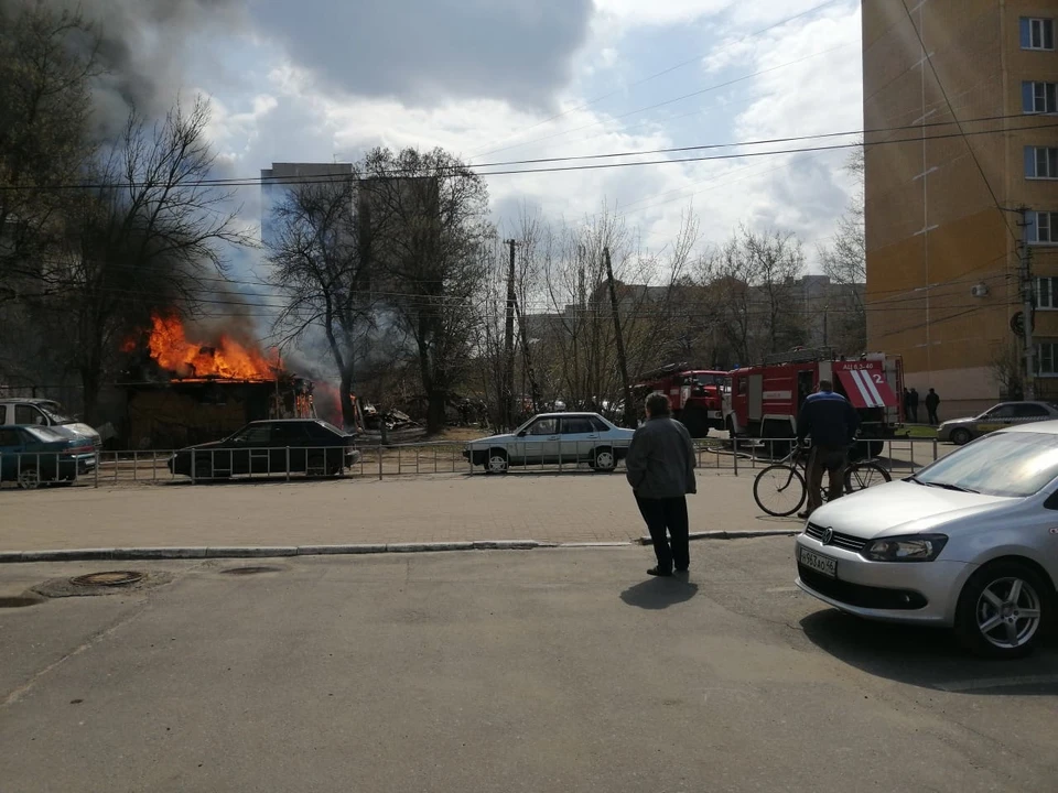 Пожар тушили 25 человек, восемь единиц техники