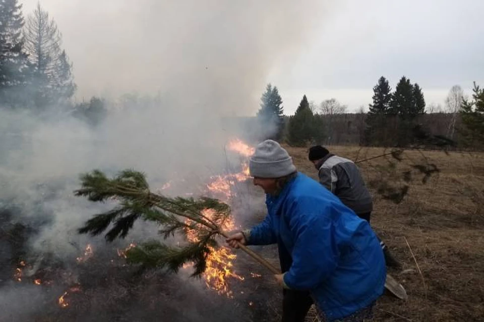 Жители деревни Малиновка помогли пожарным потушить пожар, который мог нанести большой ущерб. Фото: https://43.mchs.gov.ru/