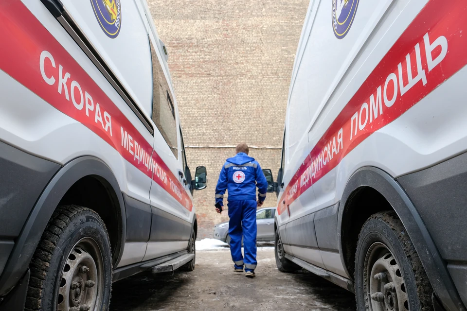 Число нападения на медиков в Петербурге сократилось, а водители стали к каретам скорой более уважительными.