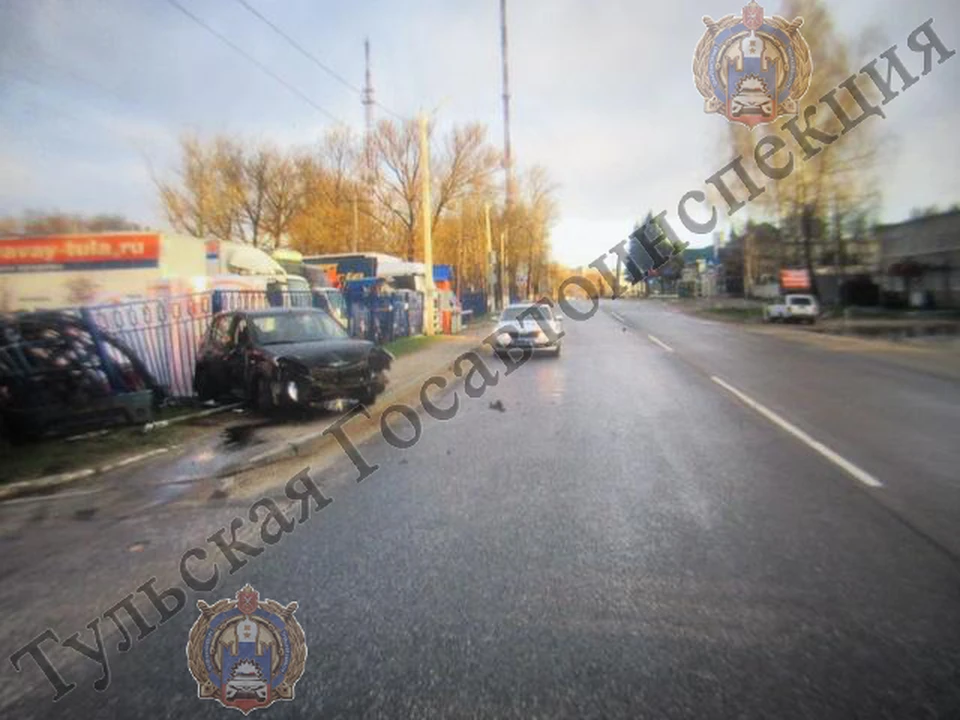 Автоледи в Туле врезалась в забор