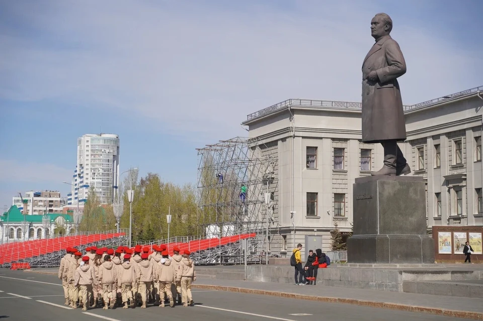 Юнармейцы репетируют на площади Куйбышева уже некоторое время